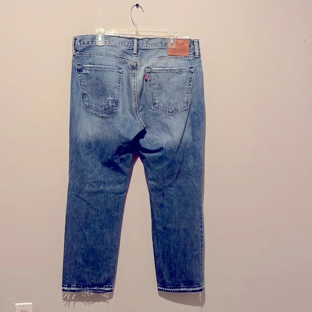 Levi’s! Levi’s! Levi’s! Mens Levi’s 541 distressed jeans! Levi’s! Levi’s!